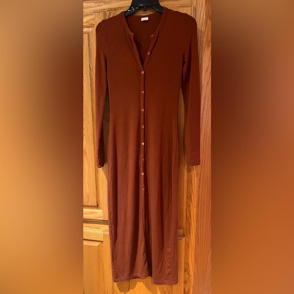 Aritzia Wilfred Free Button-Up‎ Knit Bodycon Midi Dress in Rich Chestnut Size XS